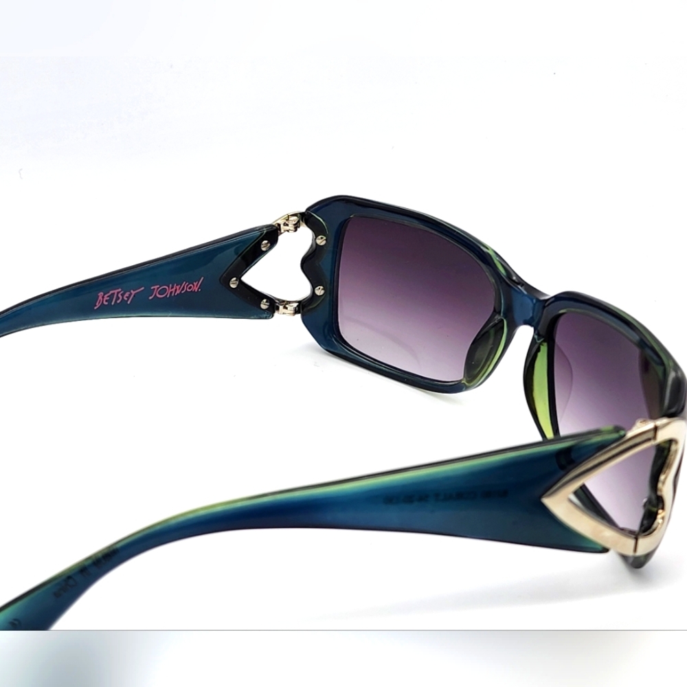 BETSEY JOHNSON like new beautiful cobalt color sunglasses